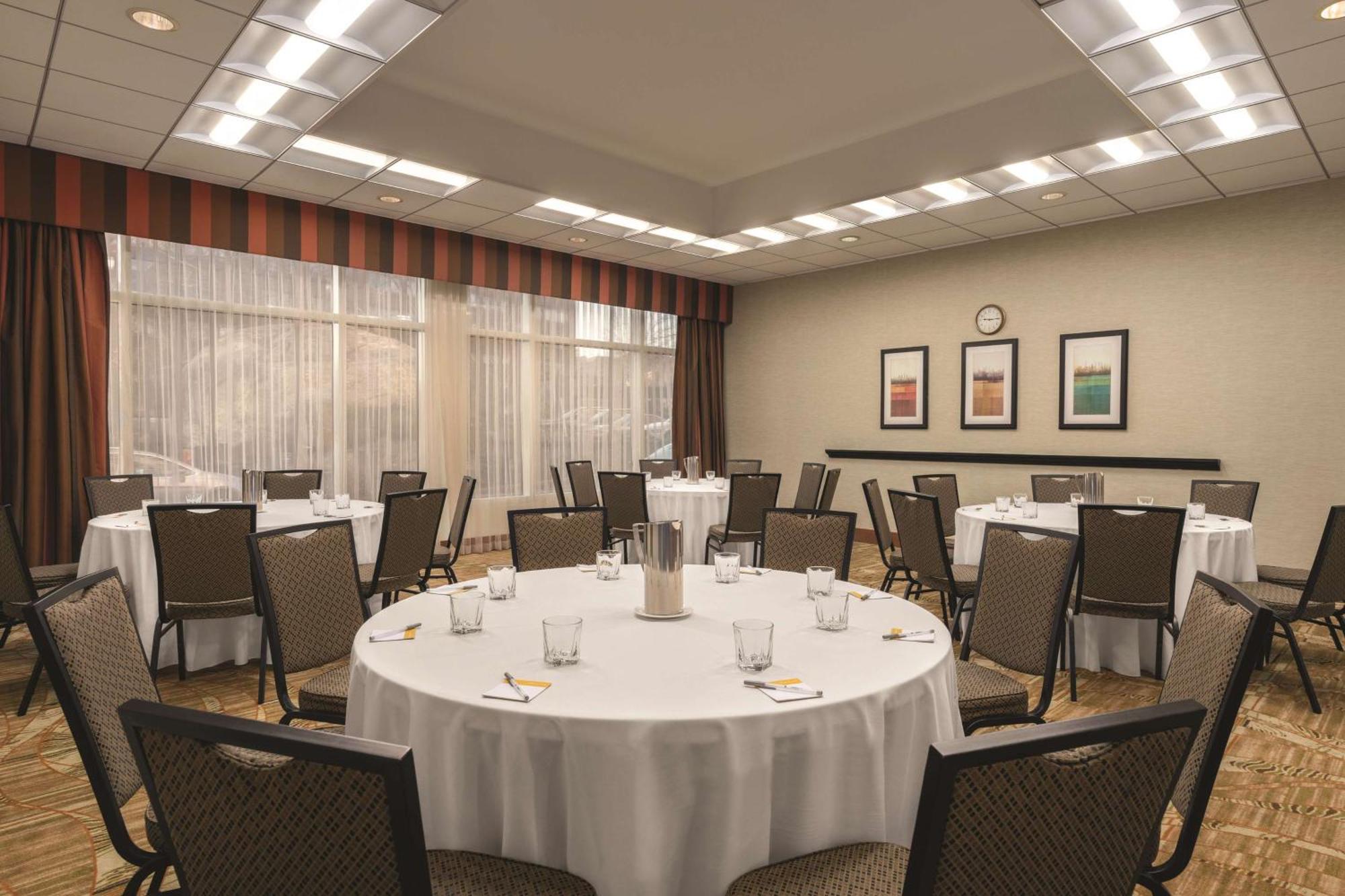 Hampton Inn New York - Laguardia Airport Zewnętrze zdjęcie