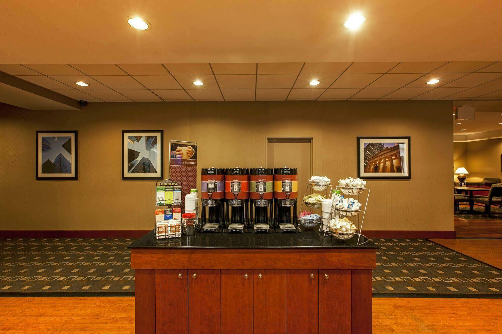 Hampton Inn New York - Laguardia Airport Zewnętrze zdjęcie