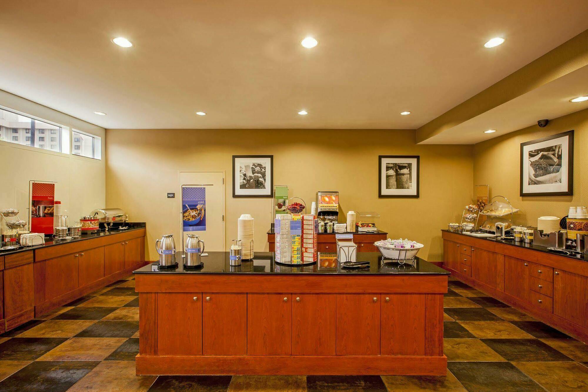 Hampton Inn New York - Laguardia Airport Zewnętrze zdjęcie